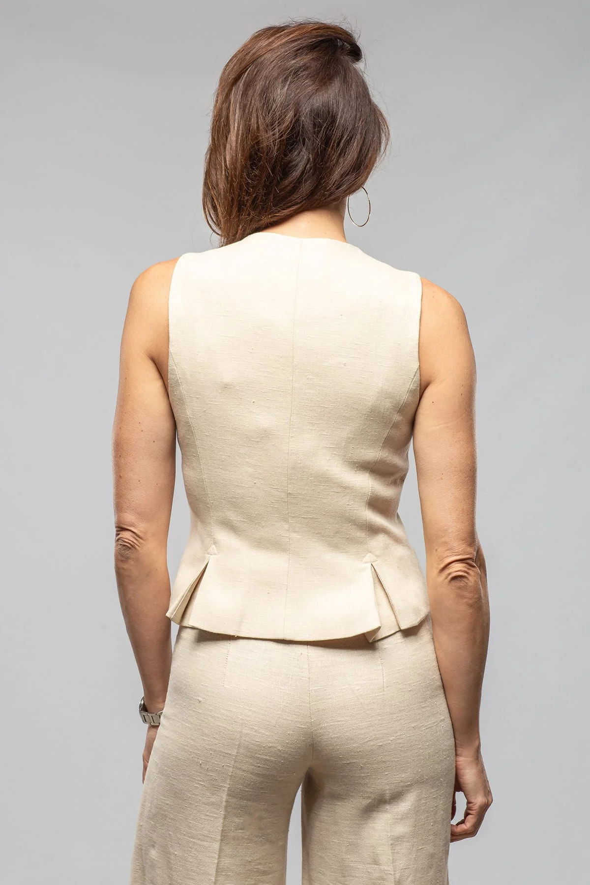 Georgina Linen Vest In Natural - Image 4