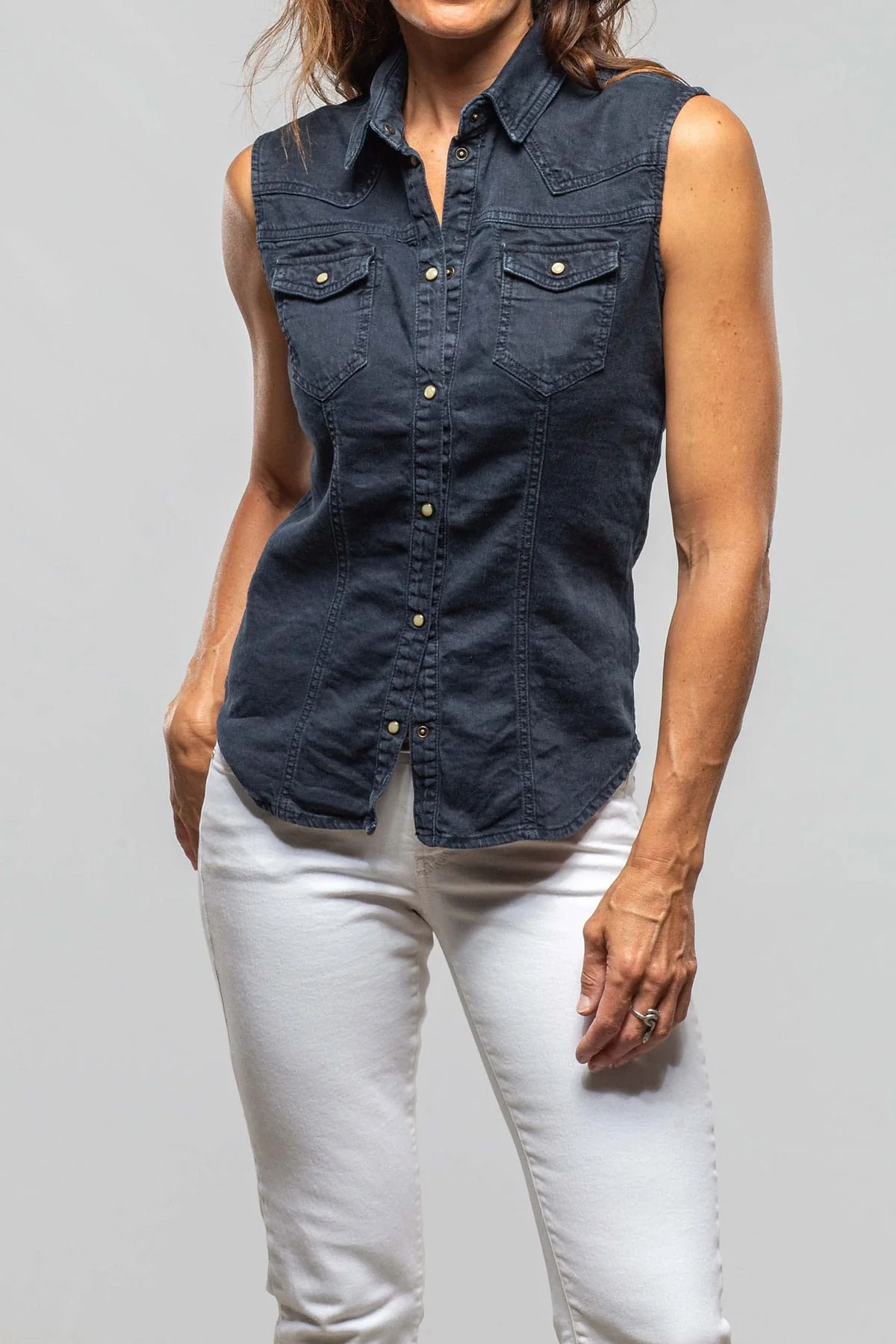 June Sleeveless Linen-Cotton Snap Shirt In Navy