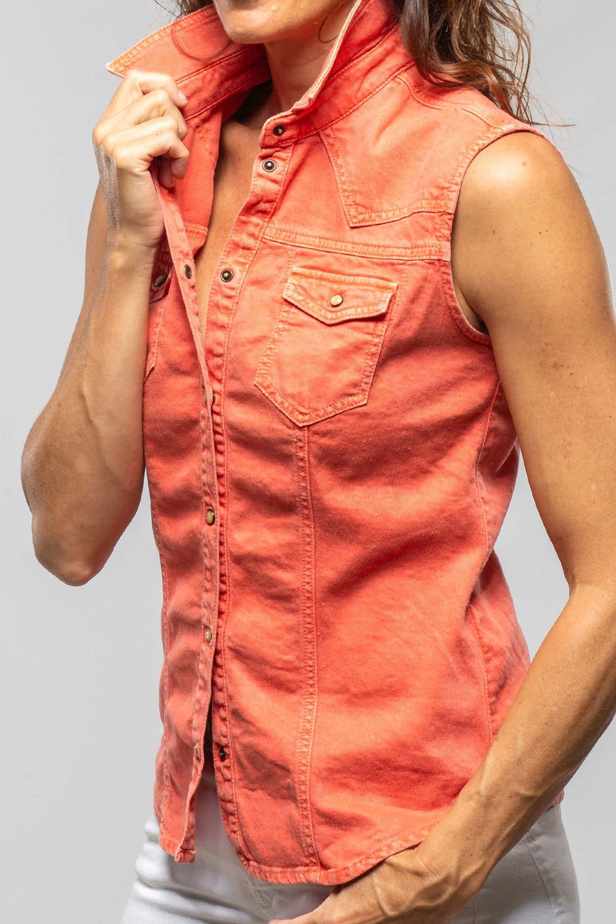 June Sleeveless Linen-Cotton Snap Shirt In Tomato - Image 3