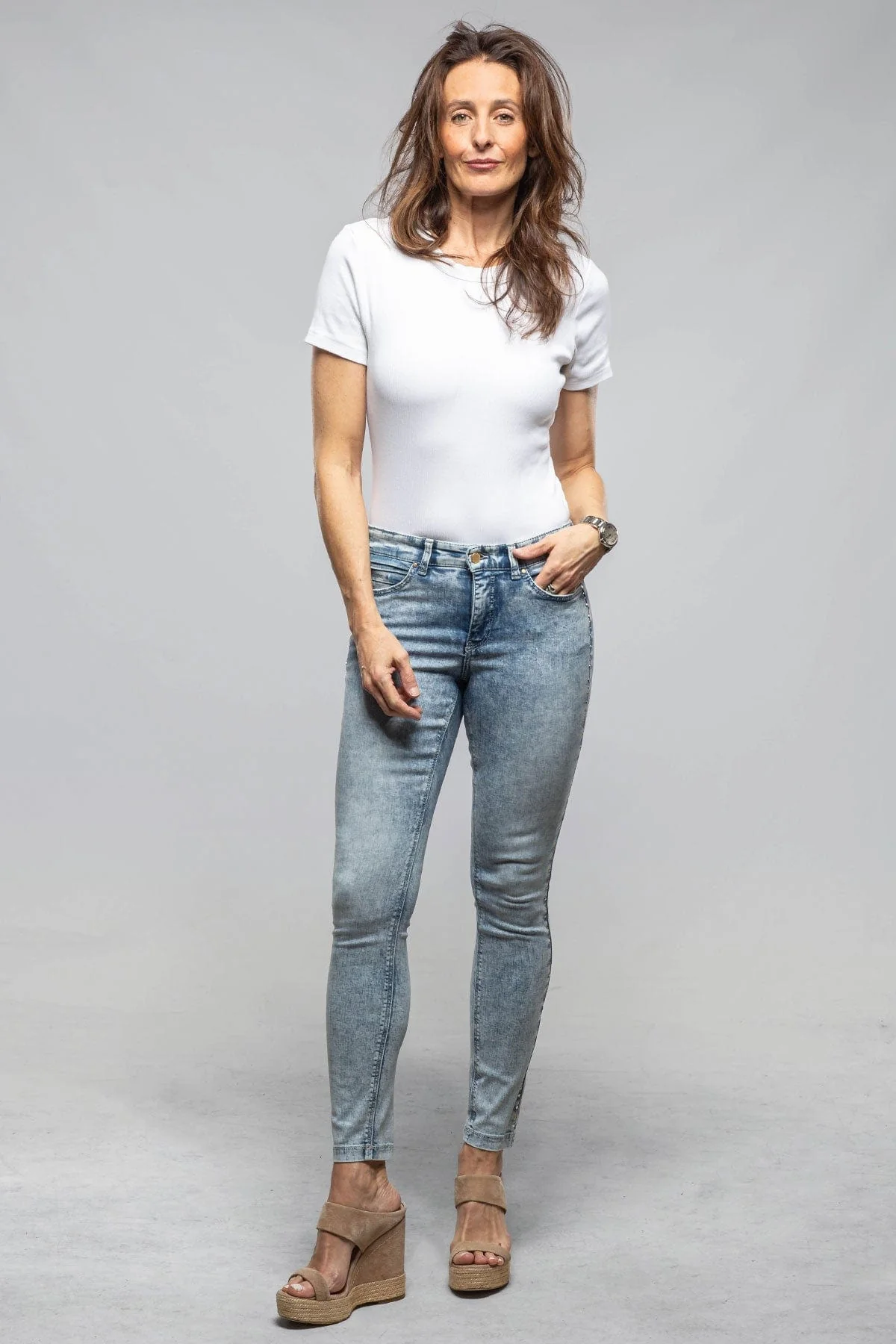 MAC Dream Skinny Pearl In Light Blue Edgy Wash - Image 3