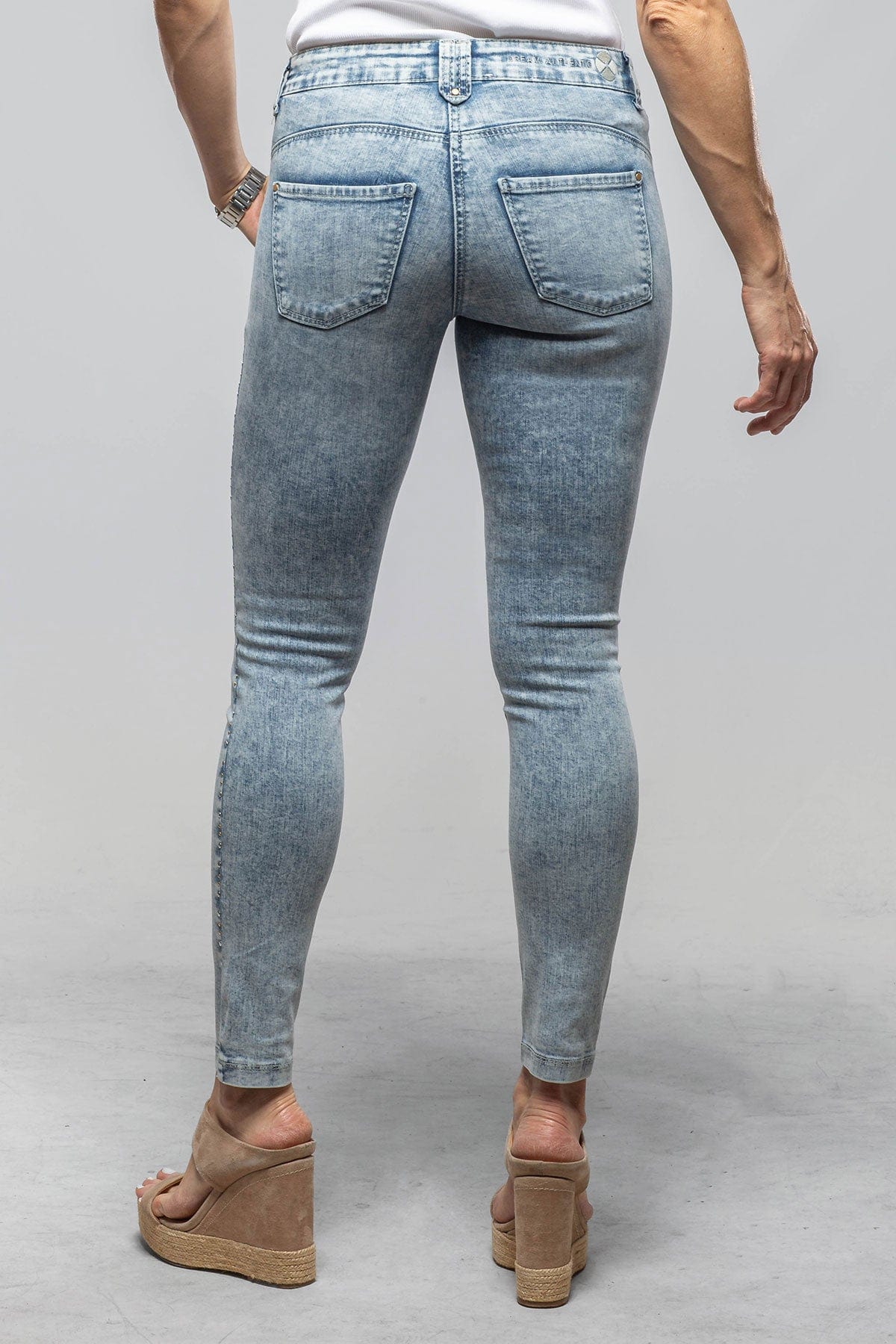 MAC Dream Skinny Pearl In Light Blue Edgy Wash - Image 4
