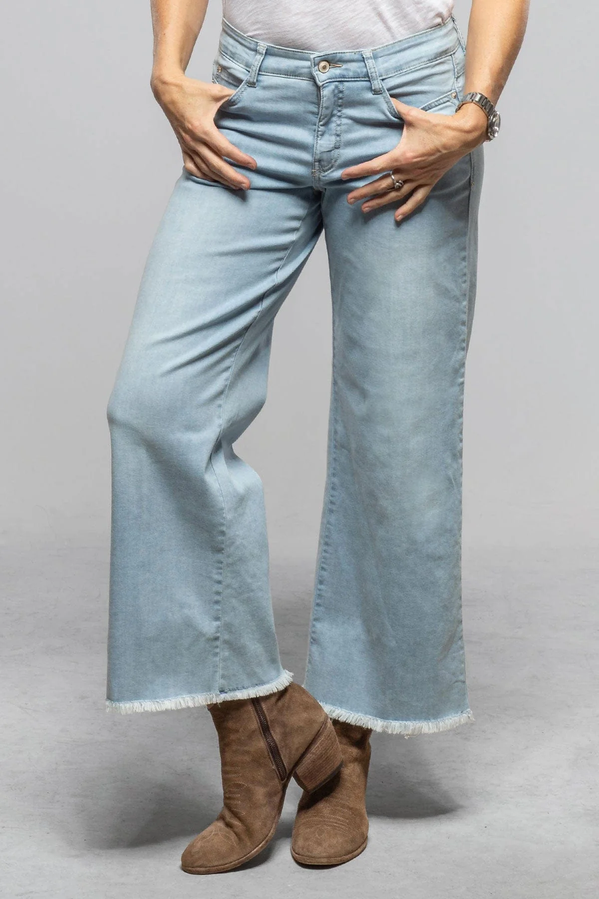 MAC Dream Wide Cropped Wonderlight In Light Azure Blue