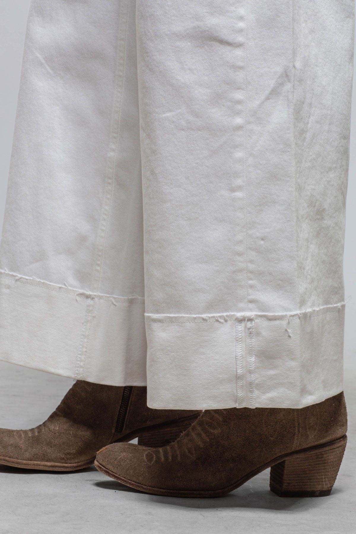 MAC Nevada Super Wide Rigid Cotton In White - Image 3