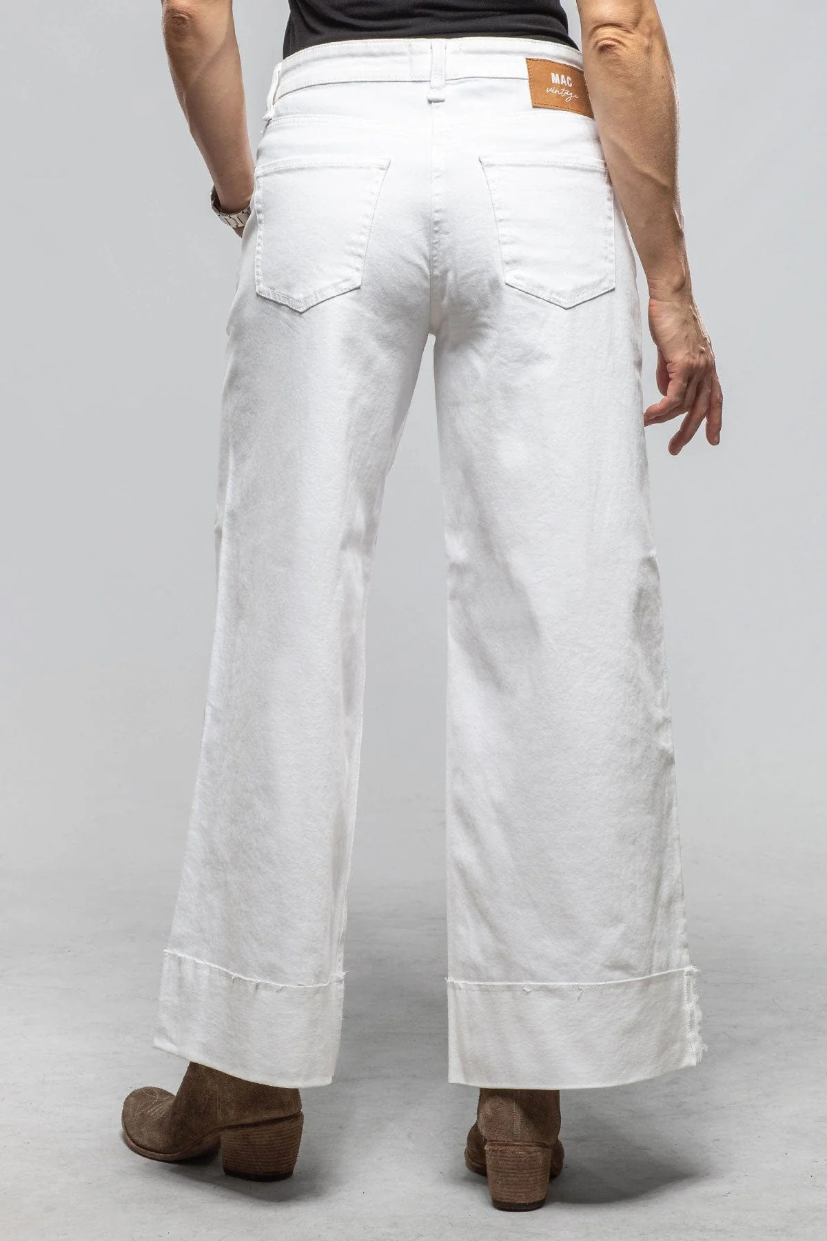 MAC Nevada Super Wide Rigid Cotton In White - Image 4