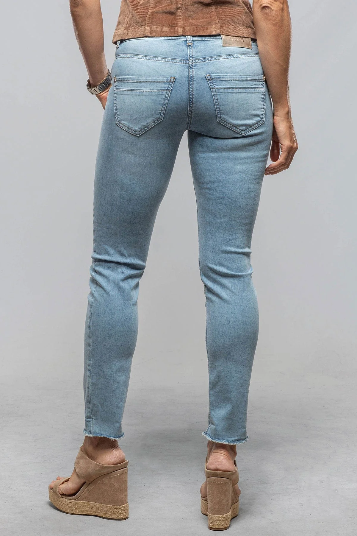 MAC Rich Slim Cropped Fringe In Bright Moon Wash - Image 4