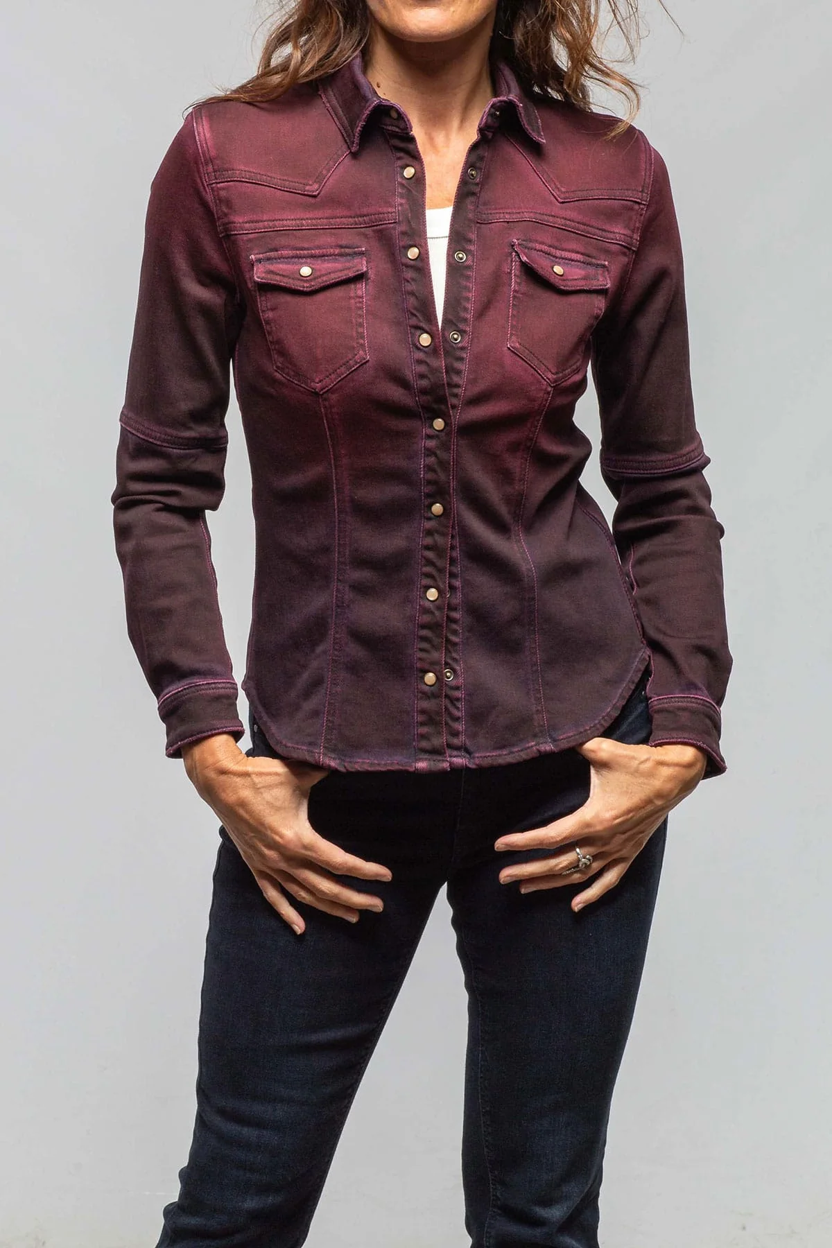 Maddi Fitted Western Snap Shirt In Bordeaux Over Dye