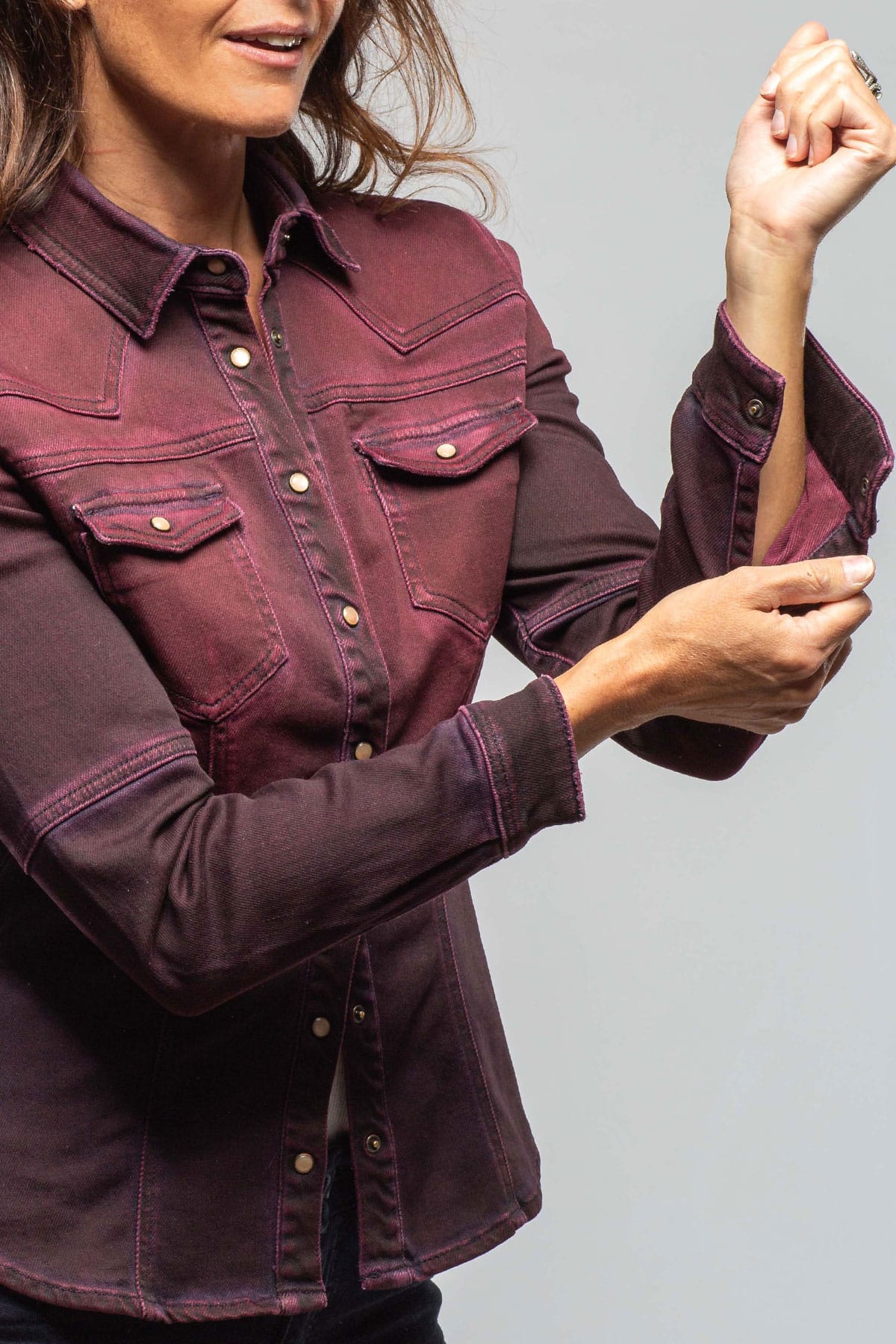 Maddi Fitted Western Snap Shirt In Bordeaux Over Dye - Image 4