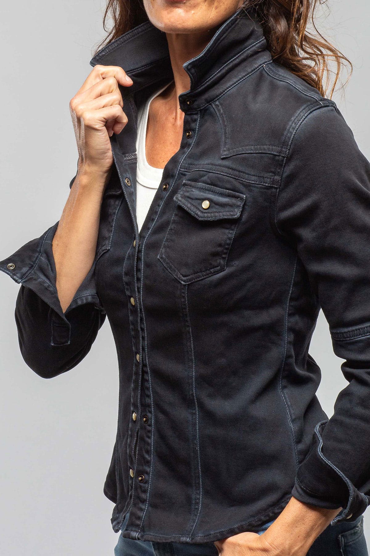 Maddi Fitted Western Snap Shirt In Nero - Image 4