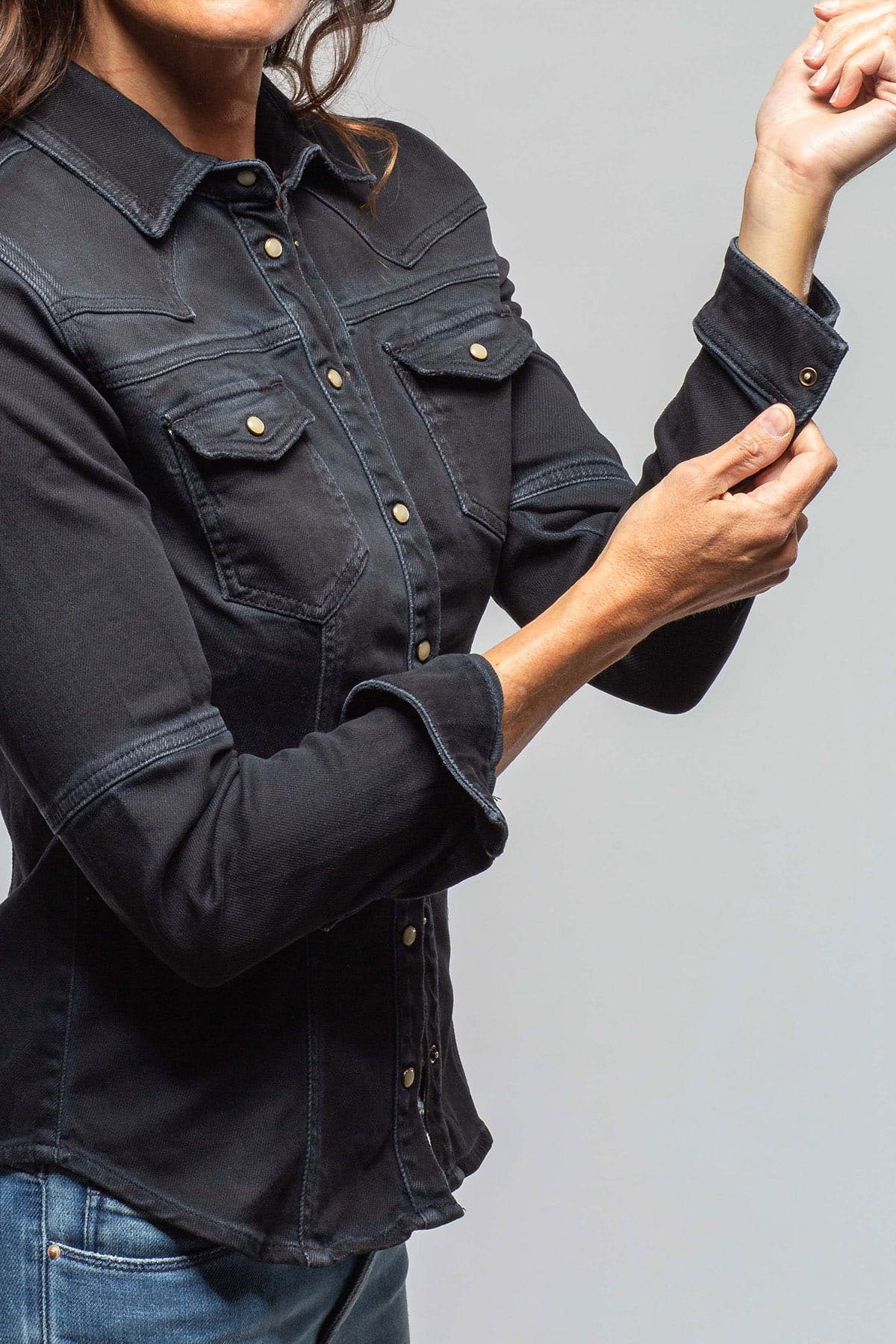 Maddi Fitted Western Snap Shirt In Nero - Image 5