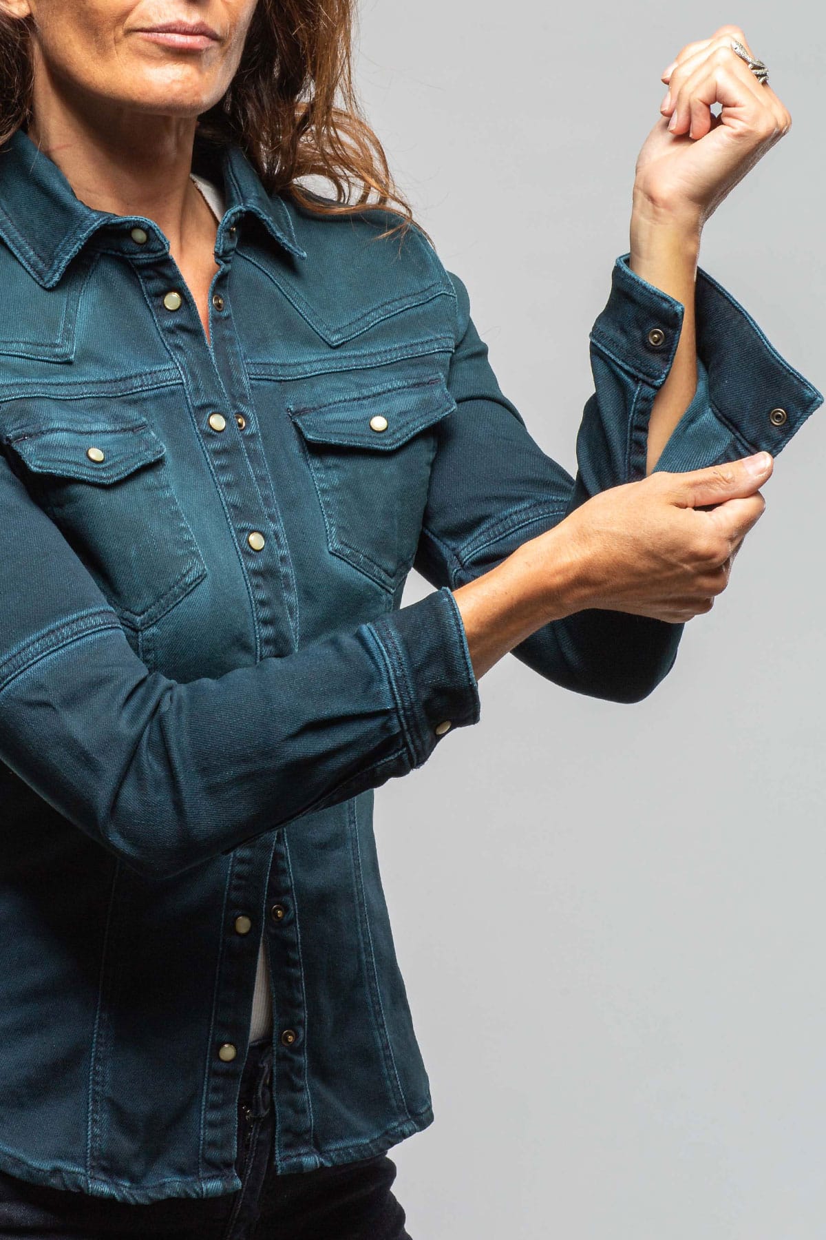 Maddi Fitted Western Snap Shirt In Petrol Over Dye - Image 4