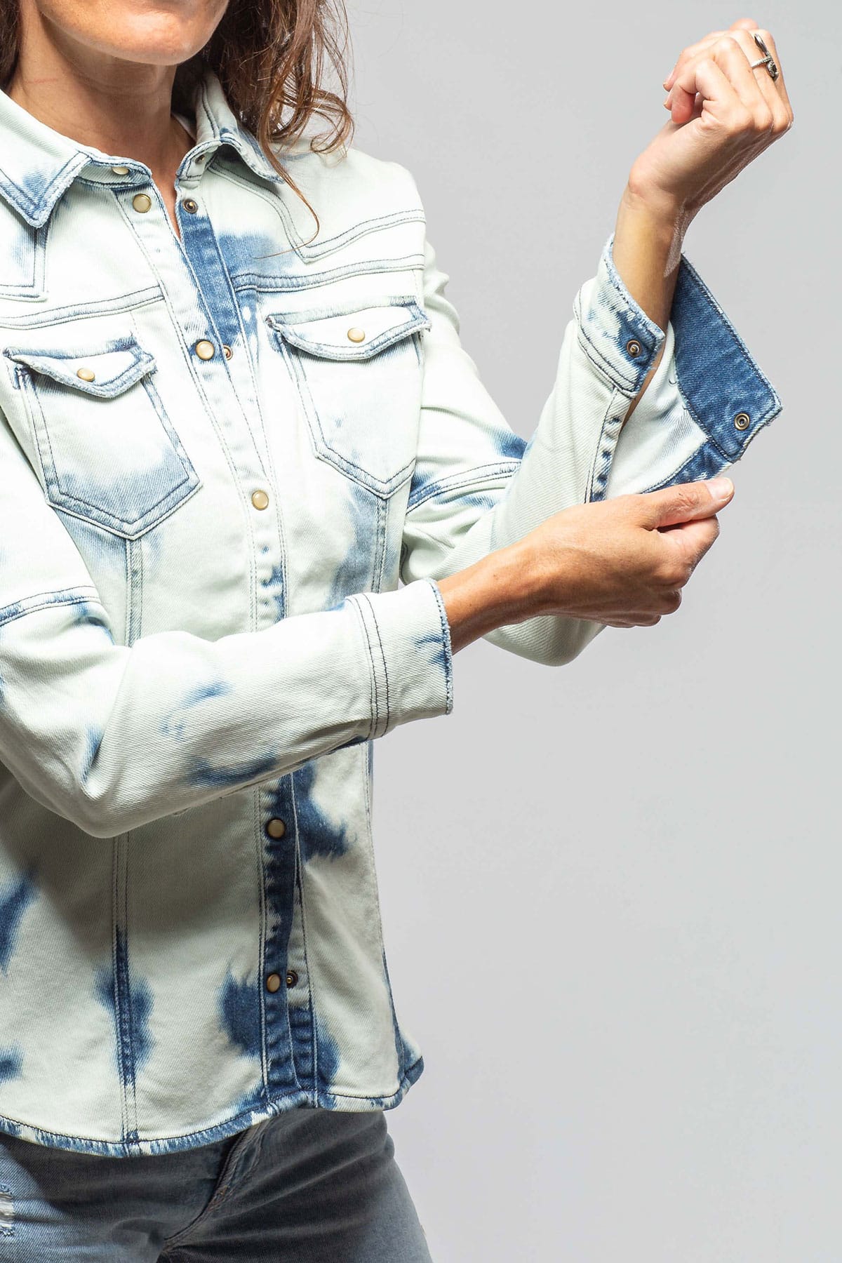 Maddi Fitted Western Snap Shirt In White Over Dye - Image 4