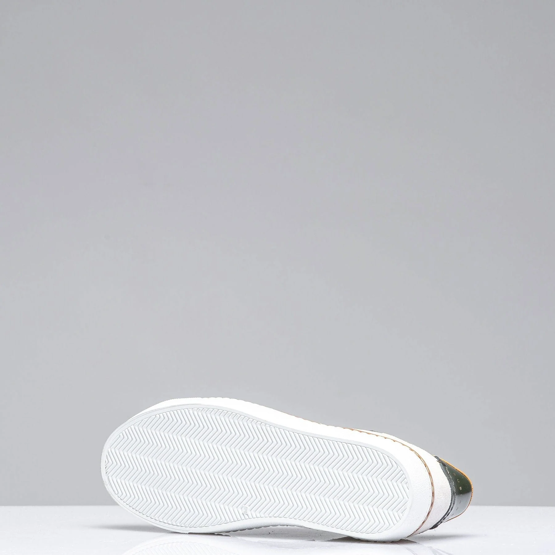 The Mustang Shoe In White/Green - Image 4