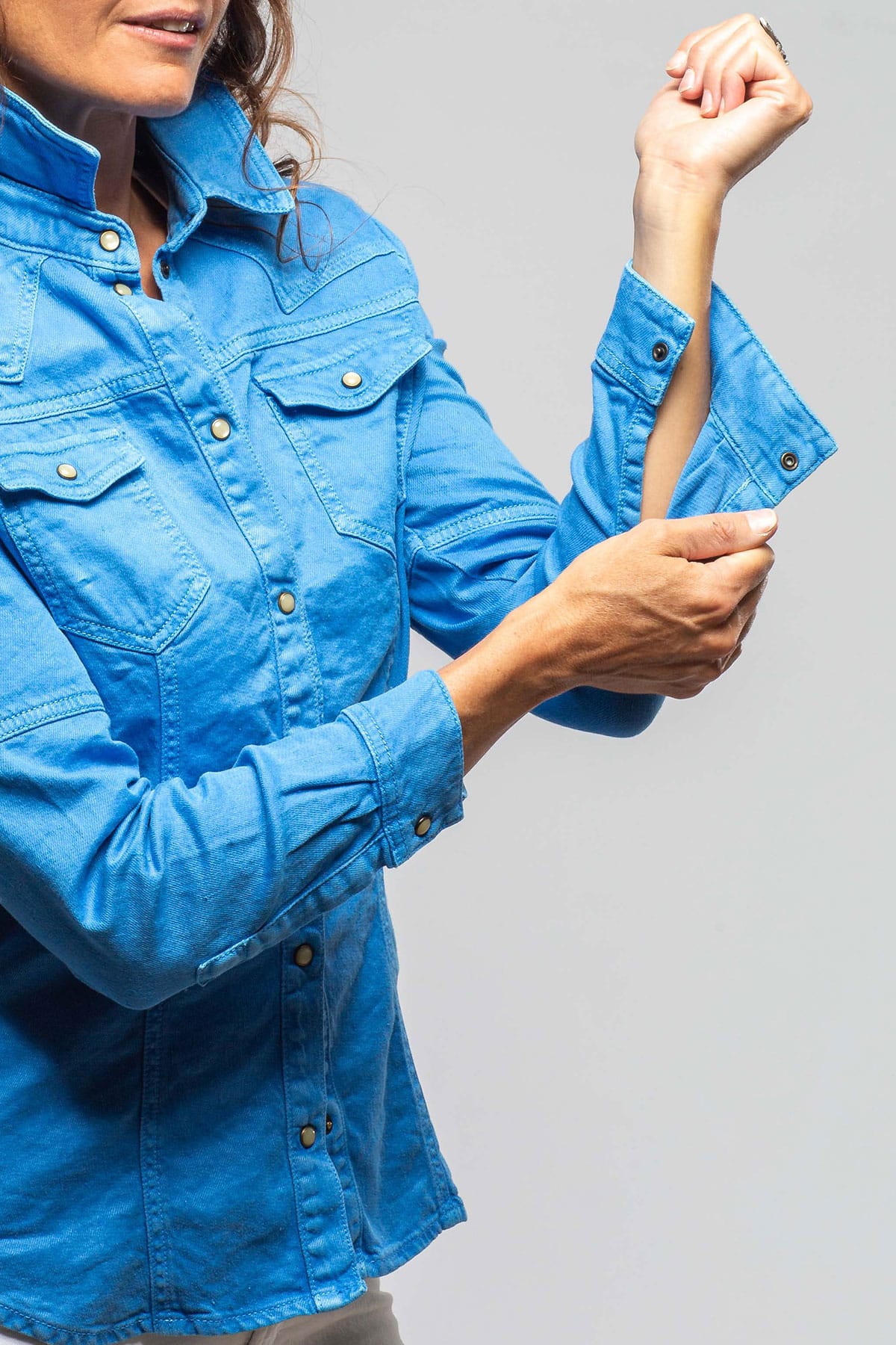 Yarmony Linen-Cotton Snap Shirt In Electric Blue - Image 4