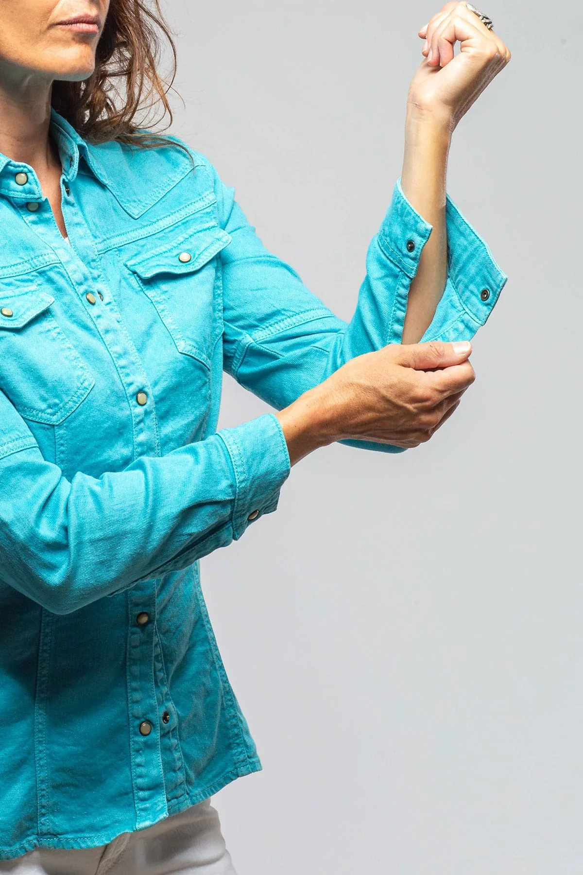 Yarmony Linen-Cotton Snap Shirt In Turquoise - Image 4