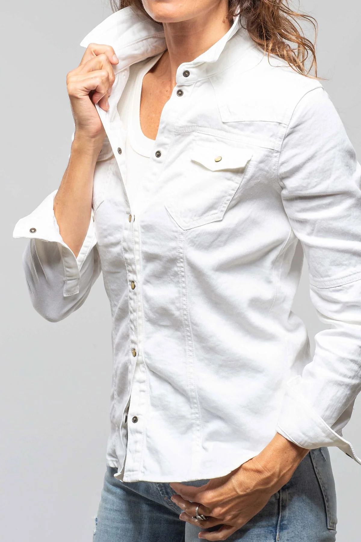 Yarmony Linen-Cotton Snap Shirt In White - Image 4
