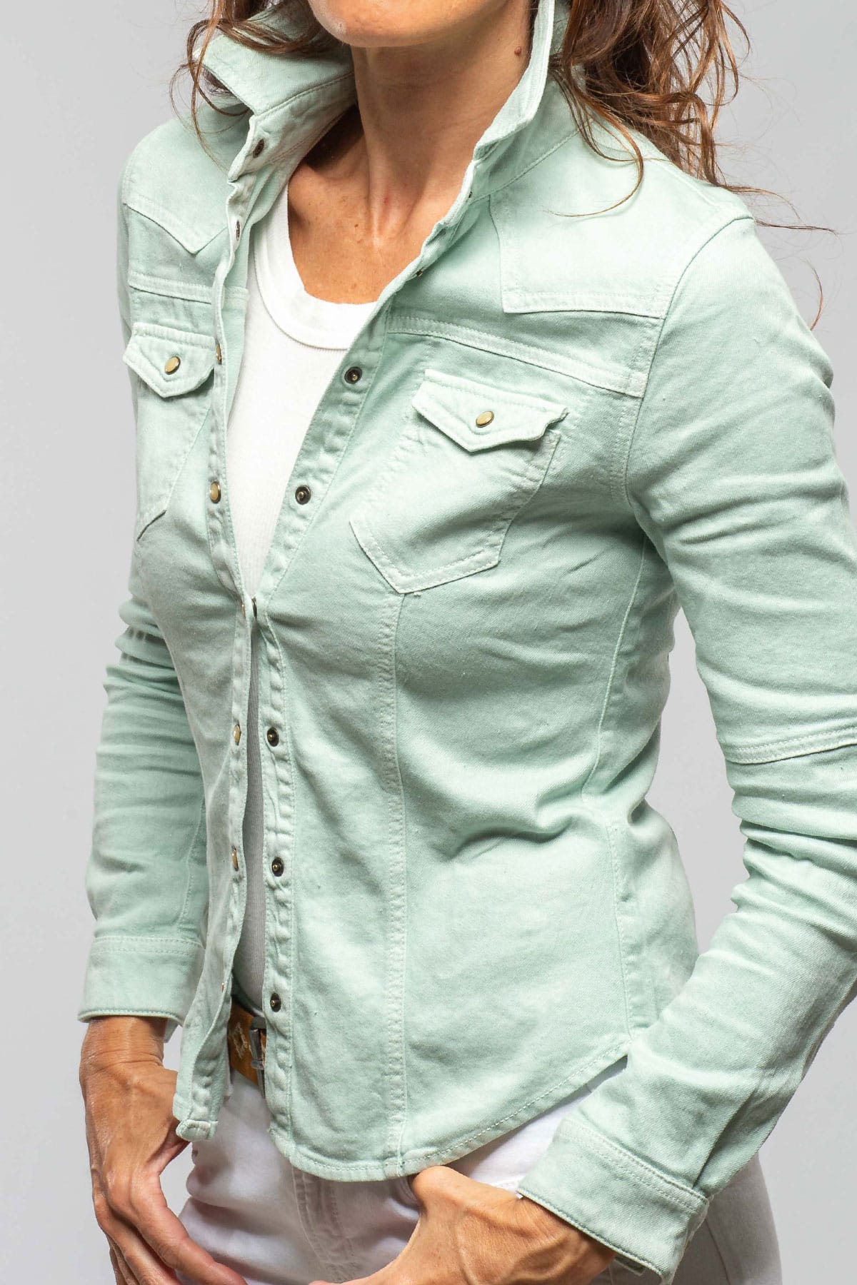 Yarmony Linen-Cotton Snap Shirt In Spearmint - Image 5